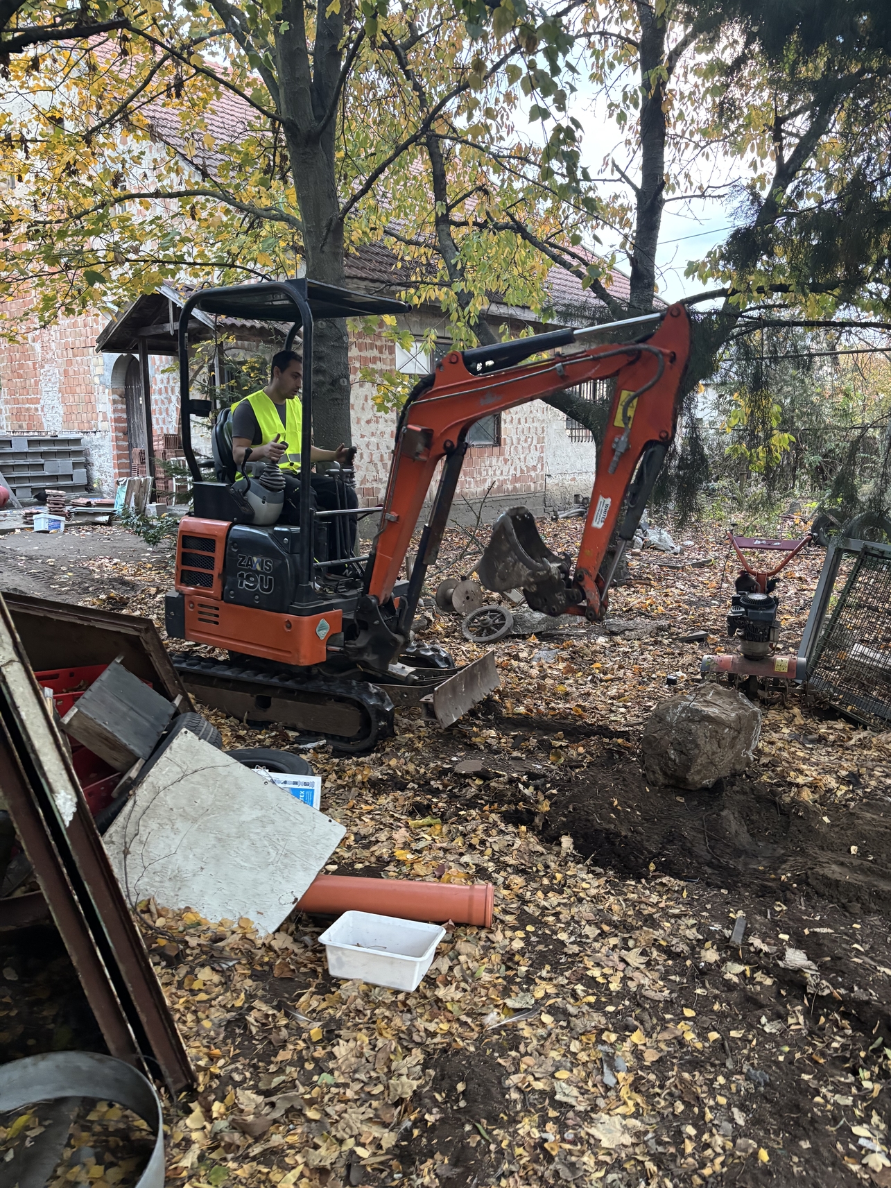 Markolo Mester mini excavator rental and lease mini kotrogep minimarkolo berles 13